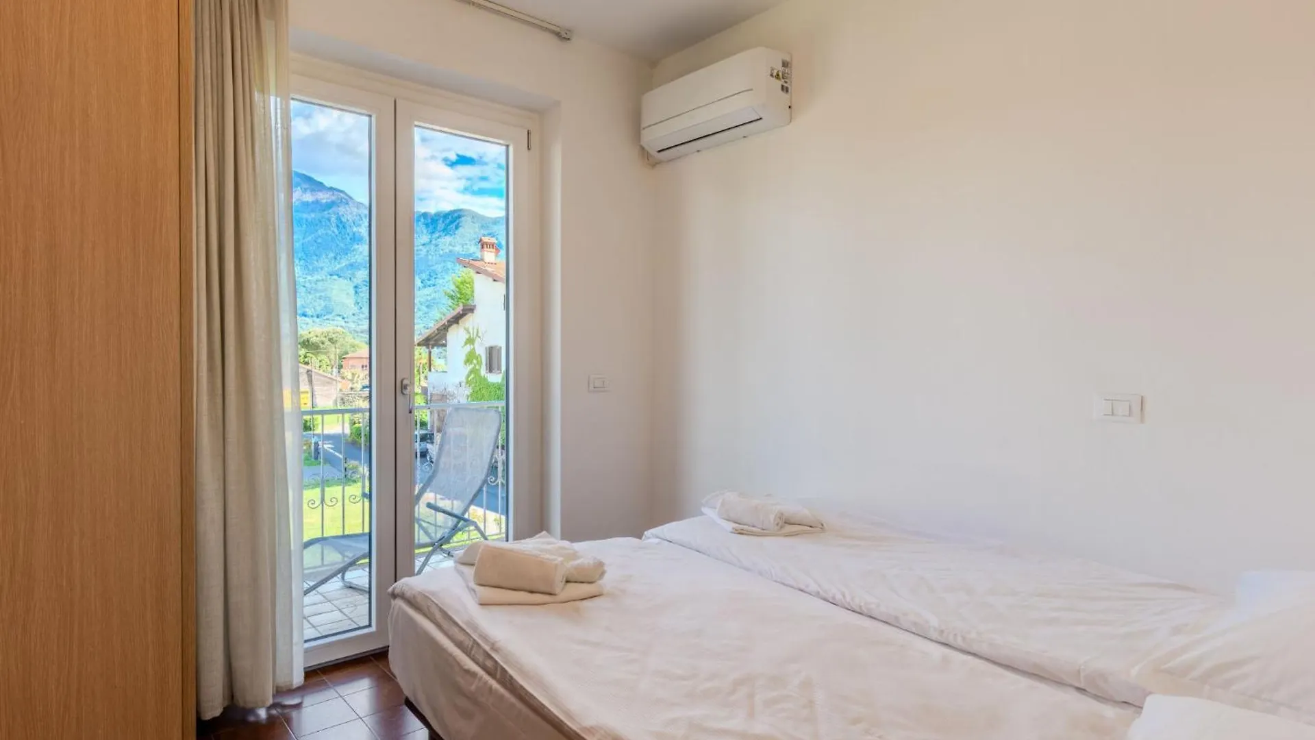 Apartment Domaso Central Apartment By Interhome Vercana